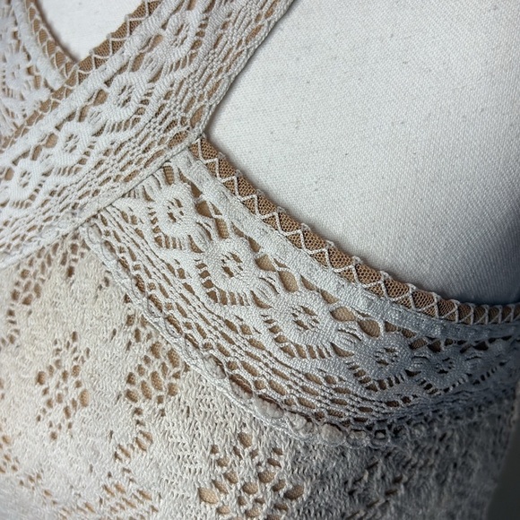 BCBG Max Azria Annica Crochet Lace Peplum Cream & Tan Cross Neck Top. XS - Picture 3 of 12